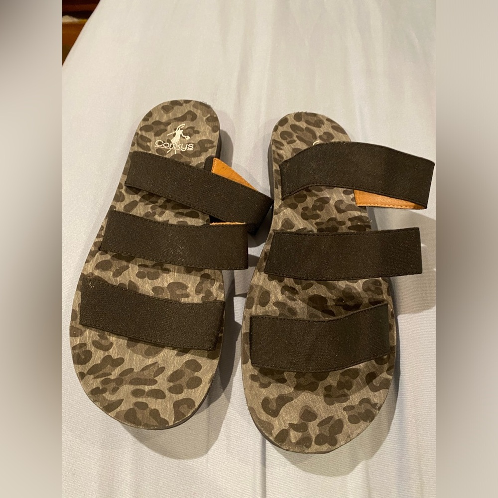 NWOB Corkys Black 3 Strap Sandals Size 9